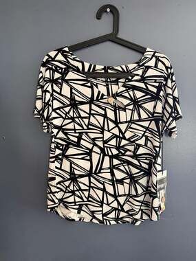 Ubu Clothing Black and White Geometric Print Bamboo Rayon Short Sleeve V-Neck To